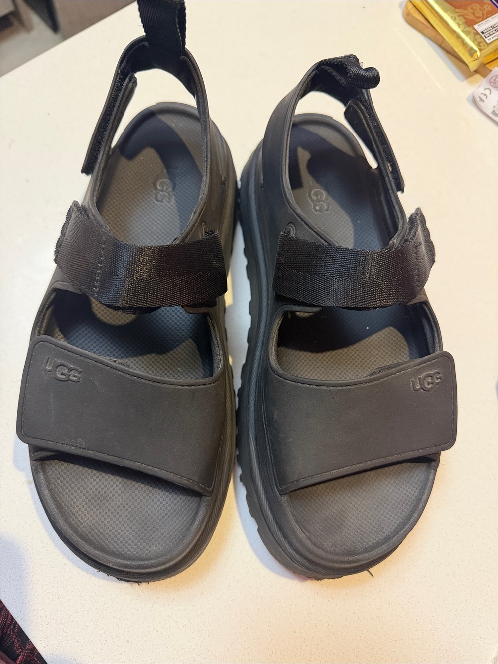 UGG GoldenGlow Platform Sandals Black S9